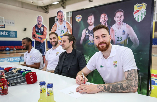 Frutti Extra Bursaspor 3 basketbolcusuyla sözleşme yeniledi