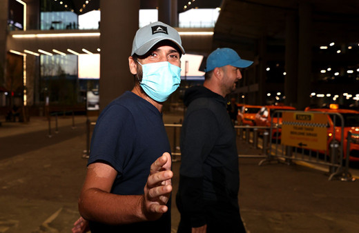 Bali'de denize düştükten 66 saat sonra bulunan Türk kaptan İstanbul'a döndü