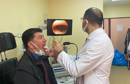 Ses kısıklığı ile gittiği hastanede gırtlak kanseri olduğu ortaya çıktı