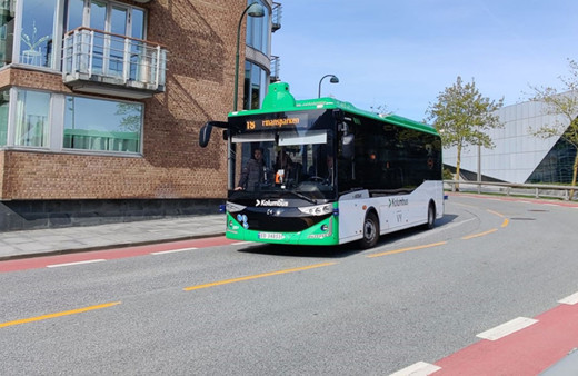 Türk mühendislerin geliştirdiği elektrikli sürücüsüz otobüs Norveç’te sefere çıktı