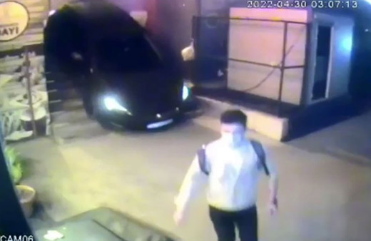 Küçükçekmece'de inanılmaz görüntü: Merdivenlerden otomobiliyle bakın nasıl indi