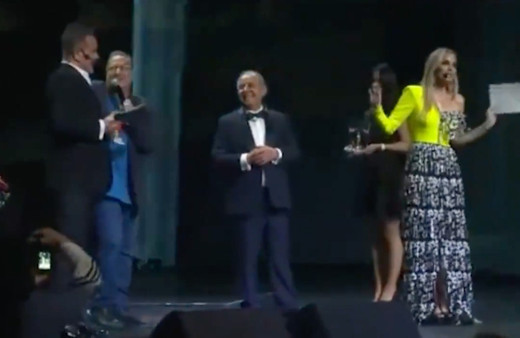 Mehmet Ali Erbil Melike Öcalan 'değdirmedim' videosu: Melike kapak attı