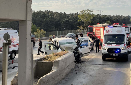 OGS HGS kafa karışıklığı yüzünden beton bariyere daldı! Ağır yaralılar var