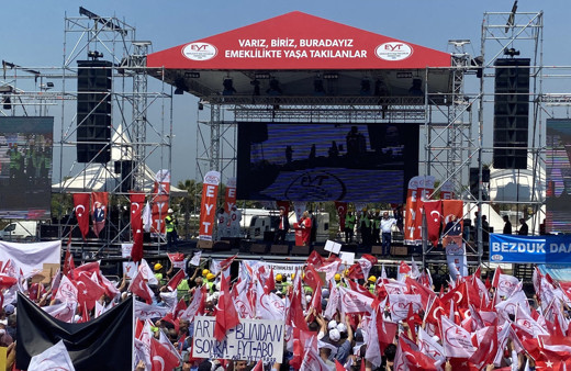 Emeklilikte Yaşa Takılanlar mitingde buluştu siyasetçiler de destek verdi