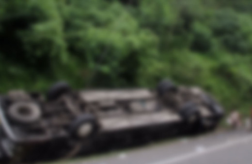 Turist otobüsü reklam panosuna çarptı! 14 kişi hayatını kaybetti