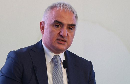 Fox TV'ye bağladı! Bakan Ersoy'dan Atatürk Havalimanı'ndaki pistlerin yıkılmasına ilişkin açıklama