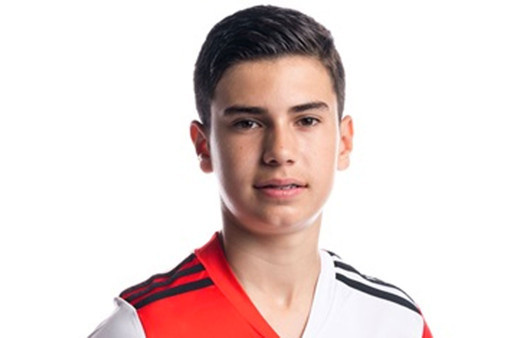 Robin van Persie'nin oğlu Shaqueel, Feyenoord'la sözleşme imzaladı