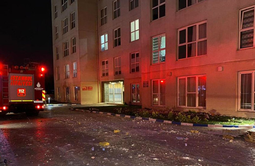 Esenyurt'ta 38 katlı binanın 27'nci katında patlama yaşandı