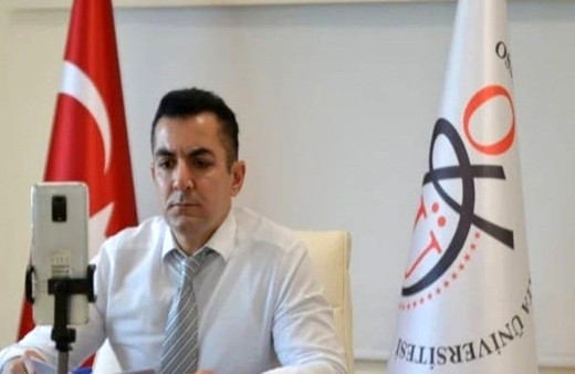 Ders anlatırken kalp krizi geçiren öğretim üyesi hayatını kaybetti