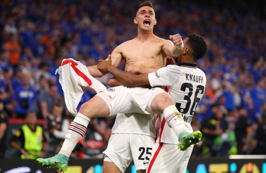 UEFA Avrupa Ligi'nde Glasgow Rangers'i penaltılarda deviren Eintracht Frankfurt şampiyon oldu