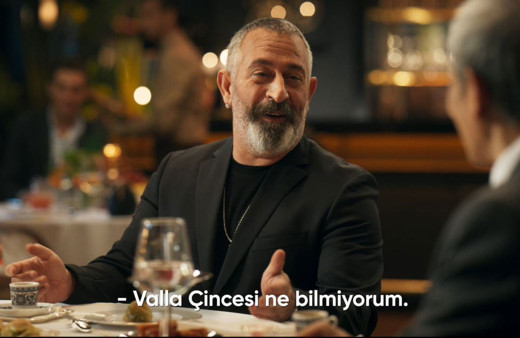 Cem Yılmaz’dan Çince cevap!