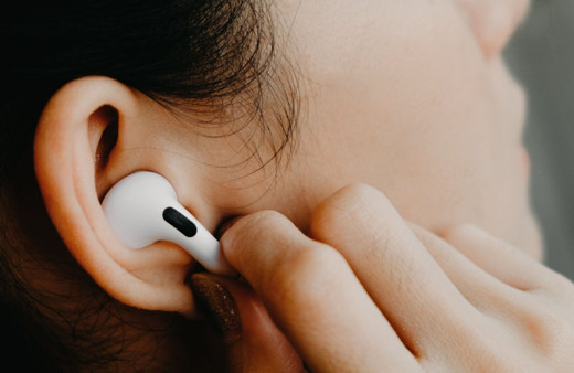 Kulaklık hayatını kabusa çevirdi! Netflix izlerken neye uğradığını şaşırdı: Hayal bile edemezdim