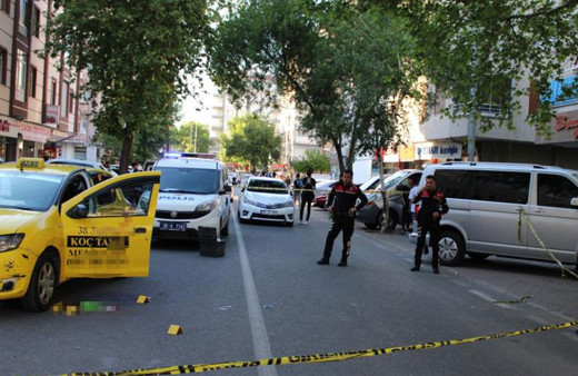 Taksi sahibinin oğlu dehşet saçtı! Şoförün yolunu kesip...