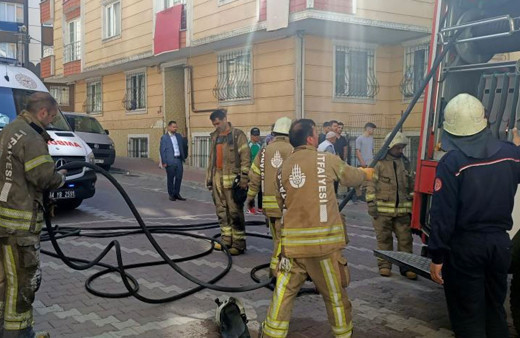 Esenyurt’ta çıkan yangında can pazarı: Binada mahsur kalanlar böyle kurtarıldı