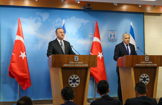 Mevlüt Çavuşoğlu İsrail'de 15 yıl sonra tarihi ziyaret davete esprili yanıt