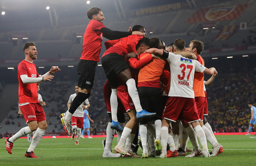 Türkiye Kupası'nı Sivasspor kazandı! Kayserispor'u uzatmada 3 golle yendi