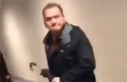 Fenerbahçe taraftarı 'Şike davası' tanığı Talip Doğan Karlıbel'i adliyede tokatladı!