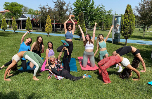 Parkta yoga yapan kadınlara güvenlik engeli! CİMER’e şikayet ettiler yapamazsınız