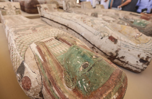 Mısır'da antik döneme ait çok iyi korunmuş 250 mumya ile 150 heykel bulundu