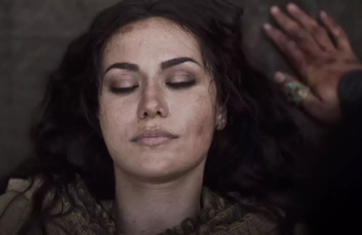 Alparslan Büyük Selçuklu'da Akça Hatun'a Fahriye Evcen böyle veda etti