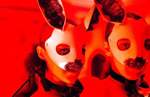 Gizemli seks kulübü ifşa oldu! Üyeler arasında Hollywood yıldızları bile var