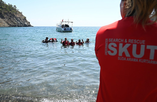 Denizin dibinden çıkanlar görenleri hayrete düşürdü! Otomobil lastiği herkesi şok etti.