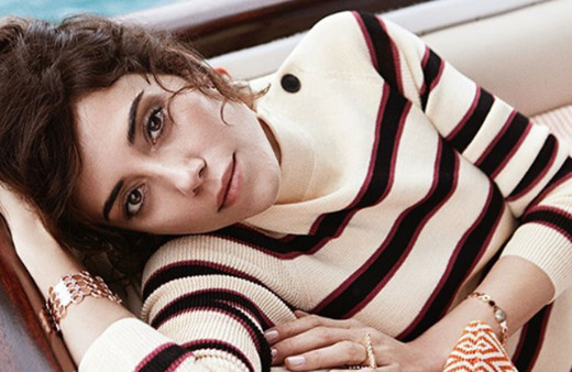 Cansu Dere'nin bikinili pozu çok konuşulacak!