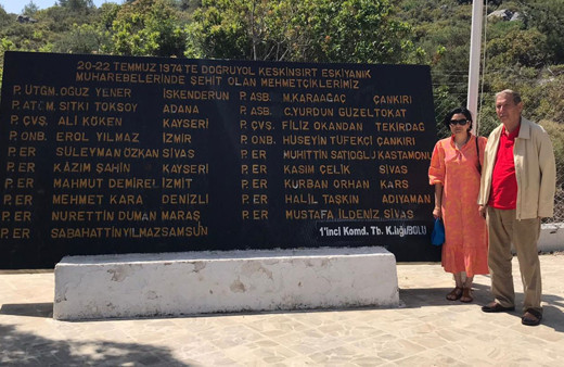 48 yıl sonra Kıbrıs'a giderek şehit arkadaşları için dua etti