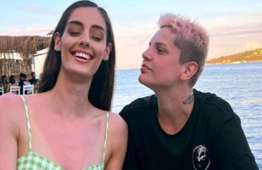 Ebrar Karakurt sevgilisi İmge'den olaylı ayrılmıştı! Yeni sevgilisi İrem Tuncer bakım kim çıktı