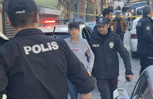 İstanbul'da polisi alarma geçiren olay! Çocukların attığı şişe kiliseye düşünce ortalık karıştı