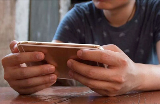 Oyun oynamasına izin vermeyen annesini öldürdü, cesedini 3 gün evde sakladı