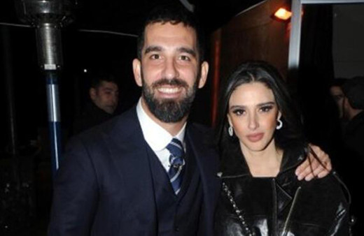 Arda Turan tatil sezonunu ailesiyle Marmaris'te açtı'