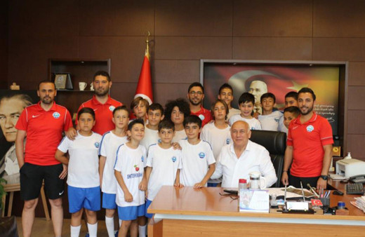 Söke Belediye Başkanı Tuncel’den minik futbolculara milli maç jesti