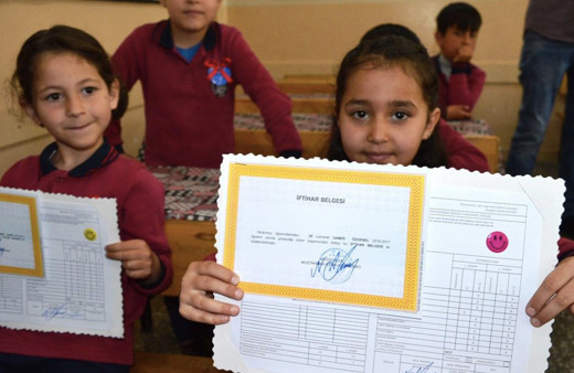 5 günden fazla devamsızlık yapan takdir-teşekkür alabilir mi?