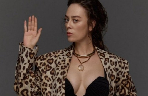 Karnı burnunda Demet Evgar'dan mayolu pozlar!