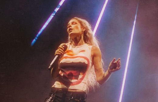 Halsey'in konserine sel engeli,  Hayranlarına "Güvende misiniz" dedi