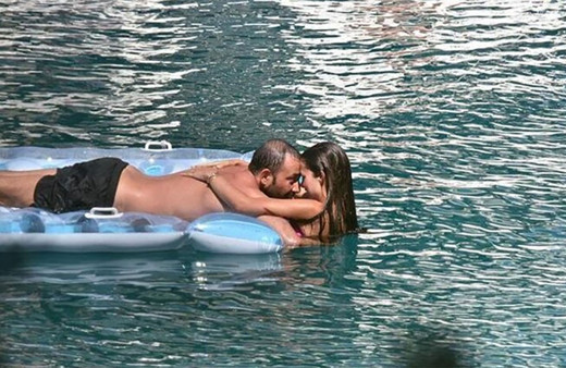 Aralarındaki buzları erittiler! Bensu Soral ve Hakan Baş tatilde aşka geldi