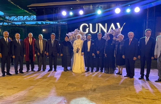 Ali Babacan'ı AK Partililerle buluşturan düğün! Gelinin kimliği şaşkına çevirdi