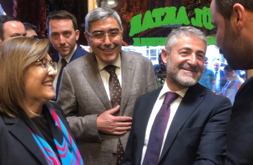 Bakan Nureddin Nebati ile Fatma Şahin arasında güldüren isot polemiği