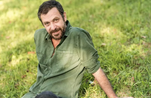 Kuş Uçuşu kim seslendiriyor dizideki ses kime ait?