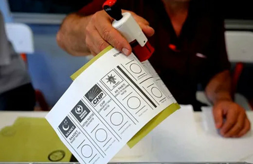 Oylarını katladı 4 partiden de oy alıyor son anket sonuçları gündem oldu