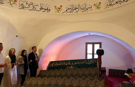 İBB Başkanı İmamoğlu'ndan türbe ziyareti! Eşi Dilek Hanım da yanındaydı