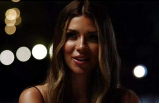 Türk kızı Ekin Su Cülcüloğlu Aşk Adası'nı birbirine kattı öpüşmediği yarışmacı kalmadı