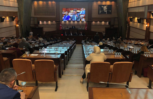 İBB Meclisi'nde 'Sevr' gerginliği! Tevfik Göksu "Gezi'de Sevr anlaşmasını okuyan arkadaş" deyince...