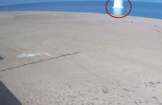 Ukrayna'da denize giren adam mayına çarparak patladı! İşte o anların videosu