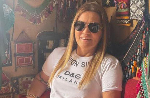 Demet Akalın kırmızı mayoyla poz verdi! Takipçileri coştu 'Abla çek şunu gözümüze sokma'