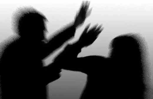 Ünlü profesör İstanbul'da eşine günlerce işkence etti! Bayıltana kadar dinlene dinlene dövdü