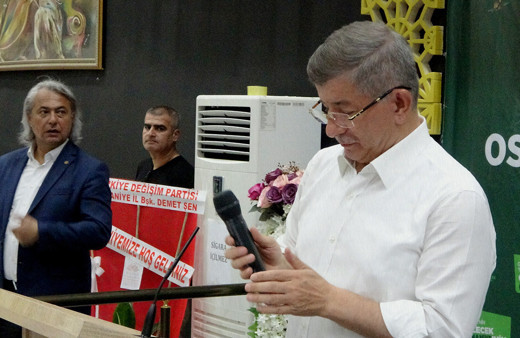 Gelecek Partisi lideri Ahmet Davutoğlu'nun mikrofonla imtihanı