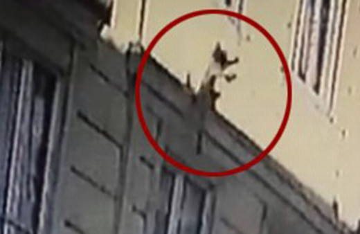 İstanbul Esenyurt'ta feci olay! 2 yaşındaki çocuk pencereden düşerek öldü