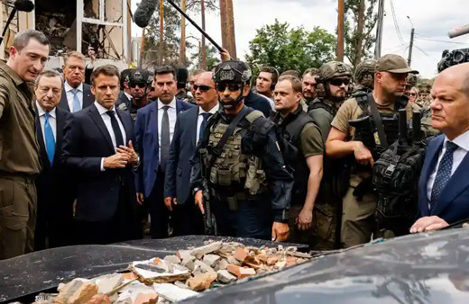 Rusya'nın yıktığı İrpin'i gezen Macron çok etkilendi: Barbarlığın izlerini taşıyor